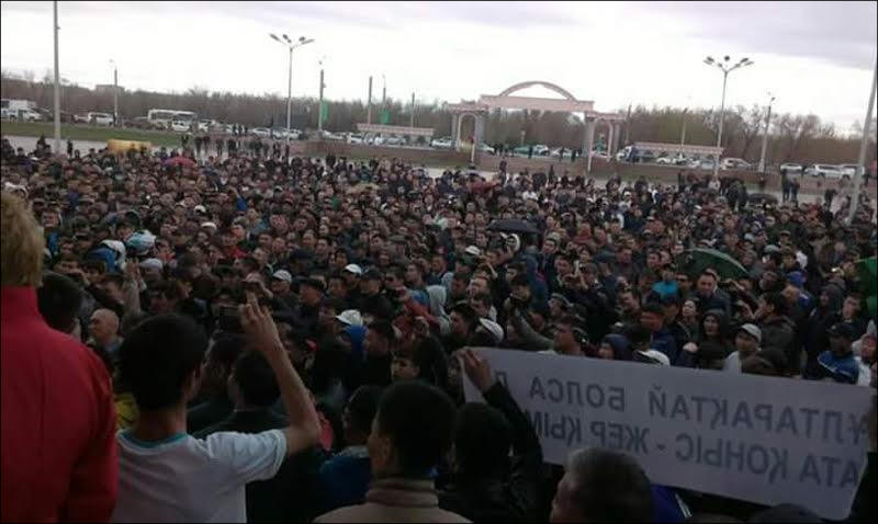 Protesters in Aktobe